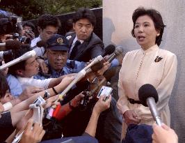 (1)Tanaka quits parliament hoping to stem disillusion